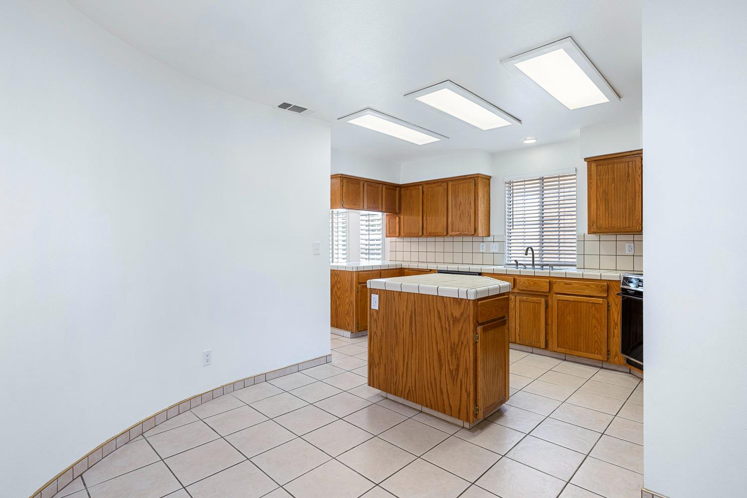 645 E Champlain Dr #149, Fresno, CA 93730