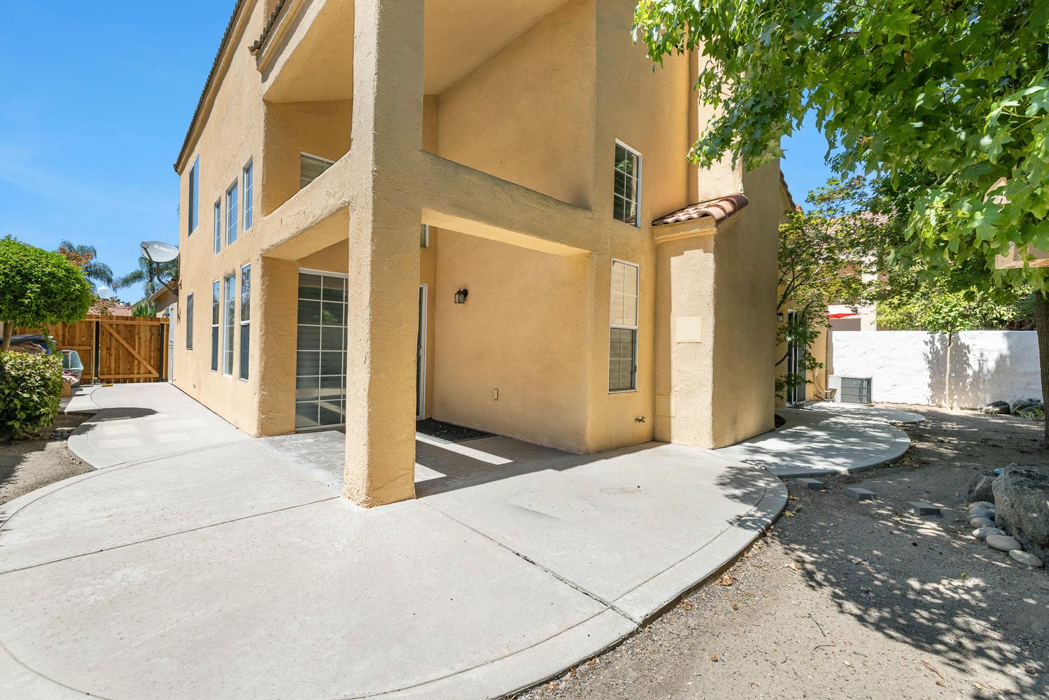 645 E Champlain Dr #149, Fresno, CA 93730