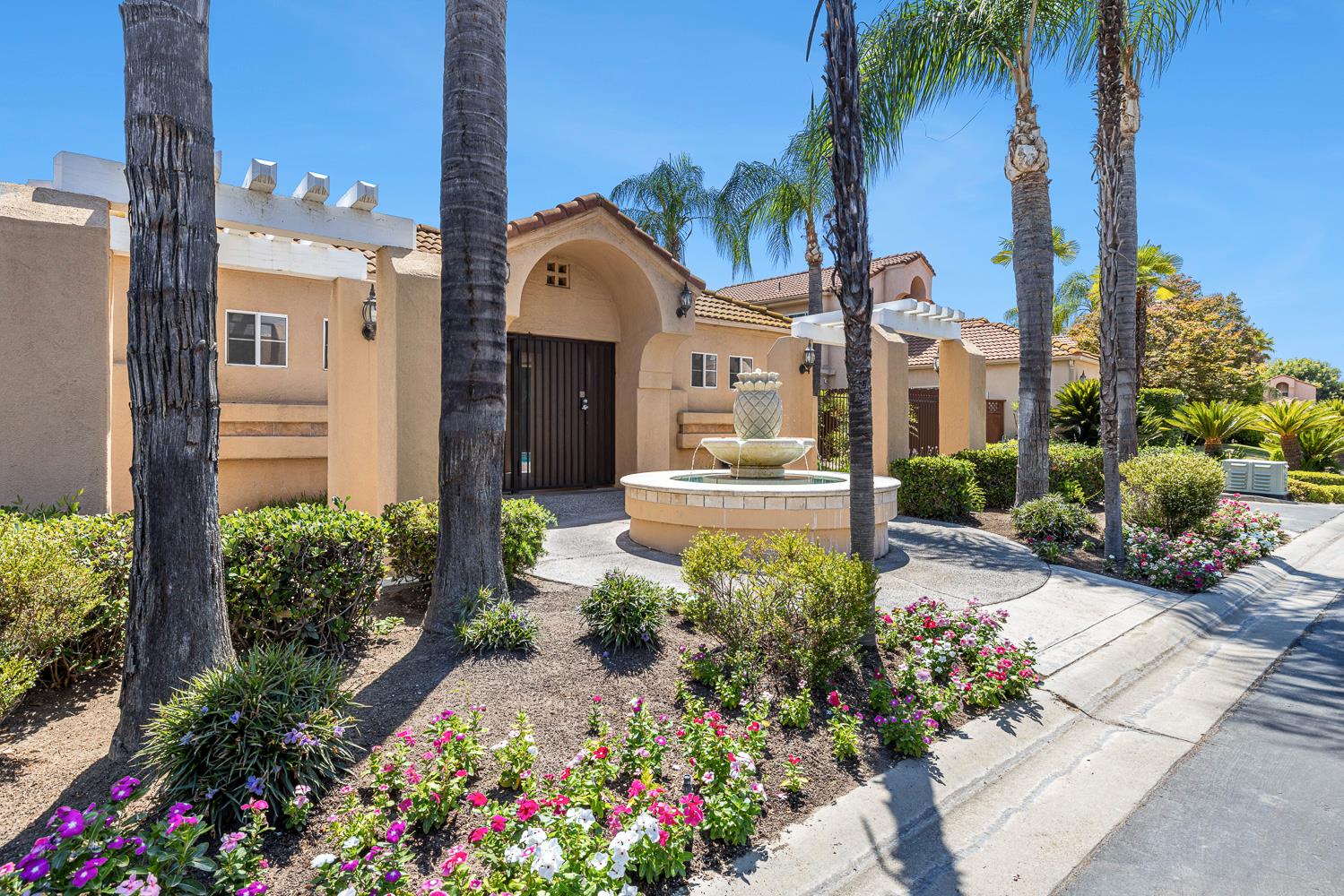 645 E Champlain Dr #149, Fresno, CA 93730