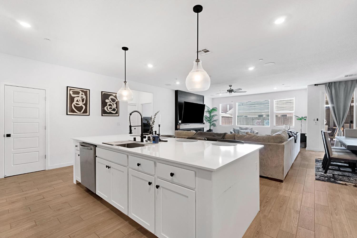 7081 W Ashcroft Ave, Fresno, CA 93723