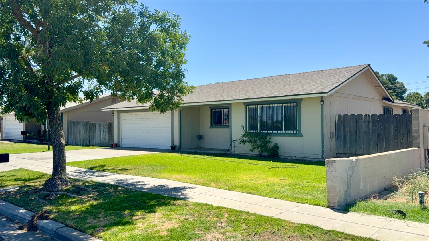 439 W Geary St, Fresno, CA 93706