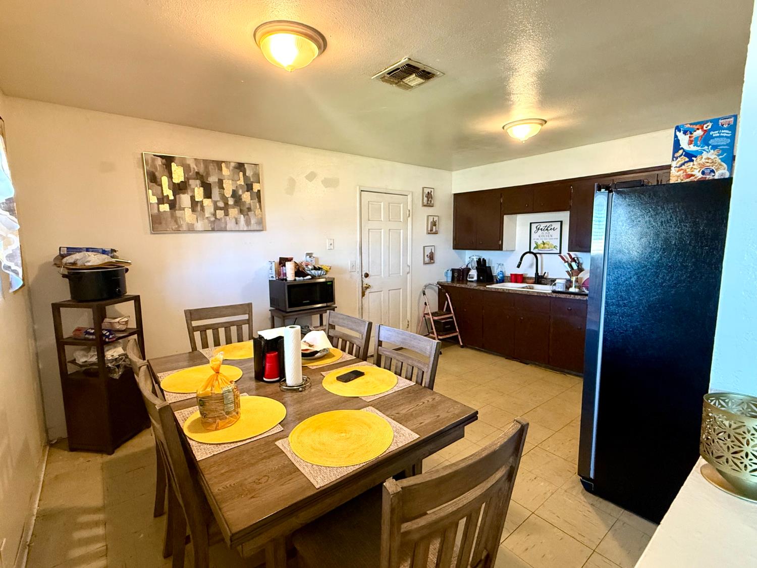 439 W Geary St, Fresno, CA 93706