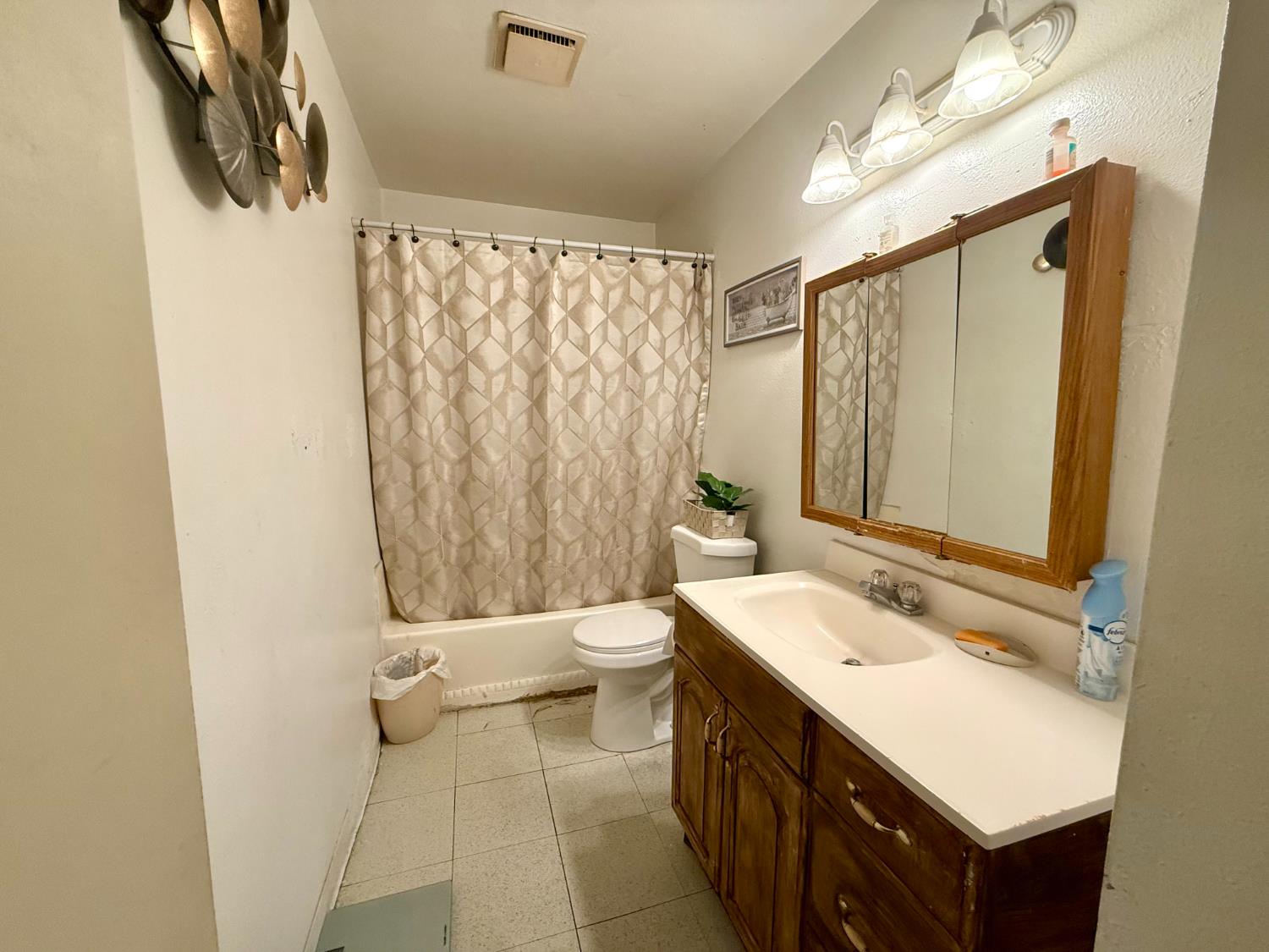 439 W Geary St, Fresno, CA 93706