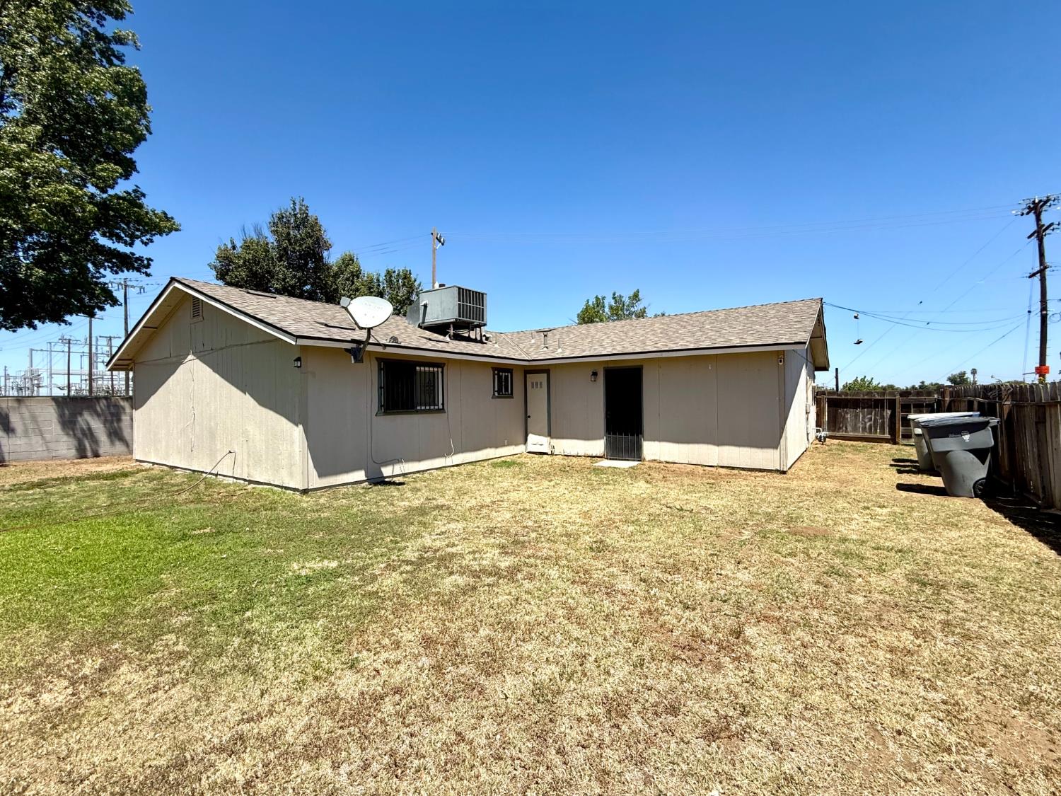 439 W Geary St, Fresno, CA 93706