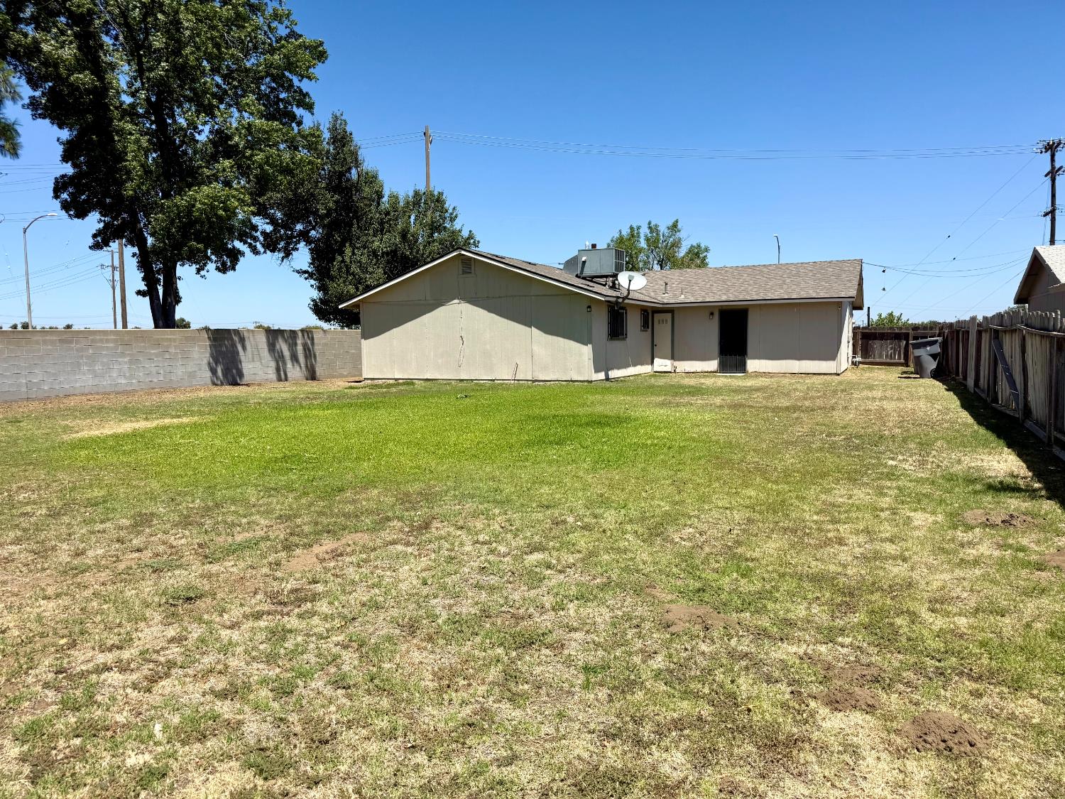 439 W Geary St, Fresno, CA 93706