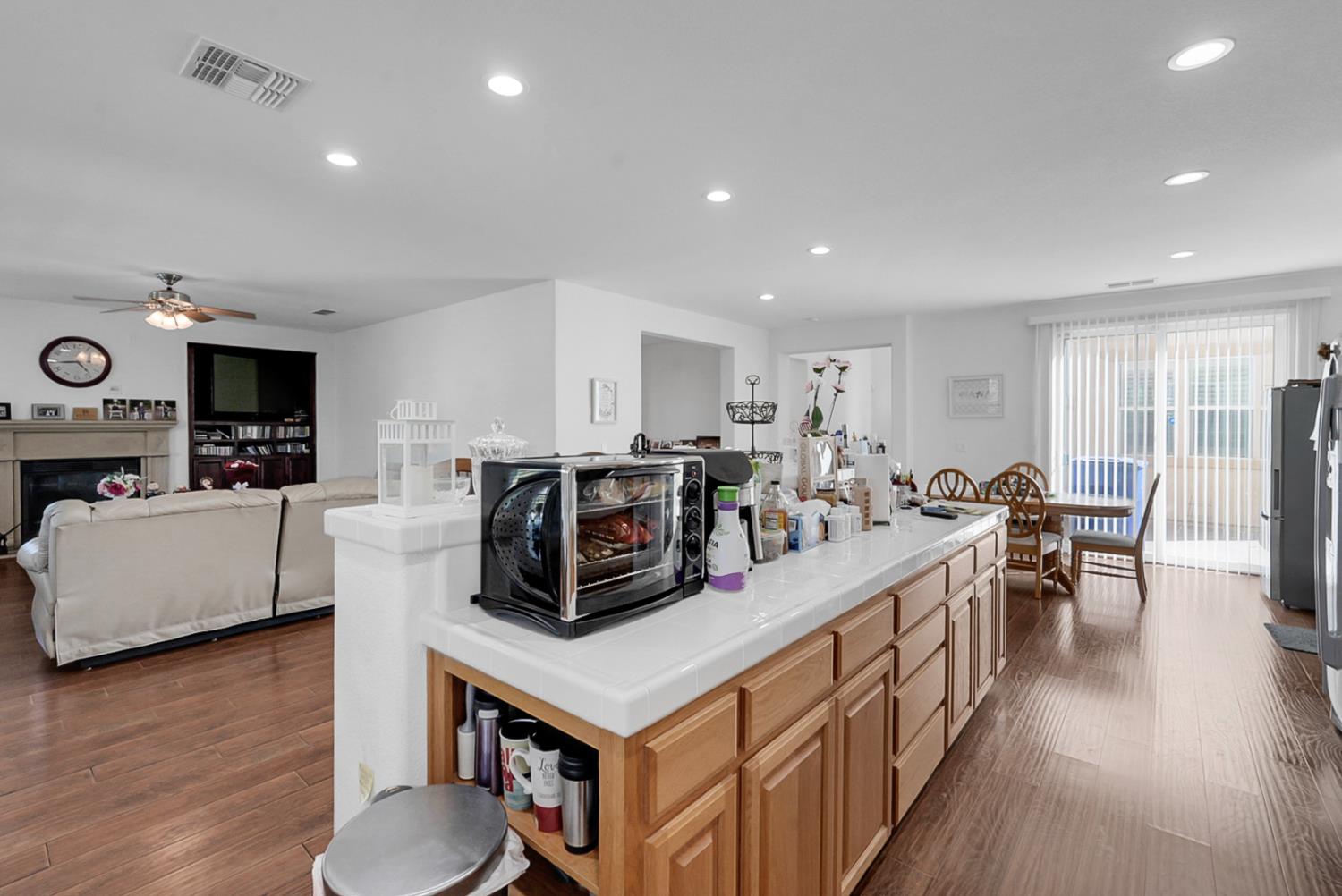 14005 Spyglass Cir, Chowchilla, CA 93610