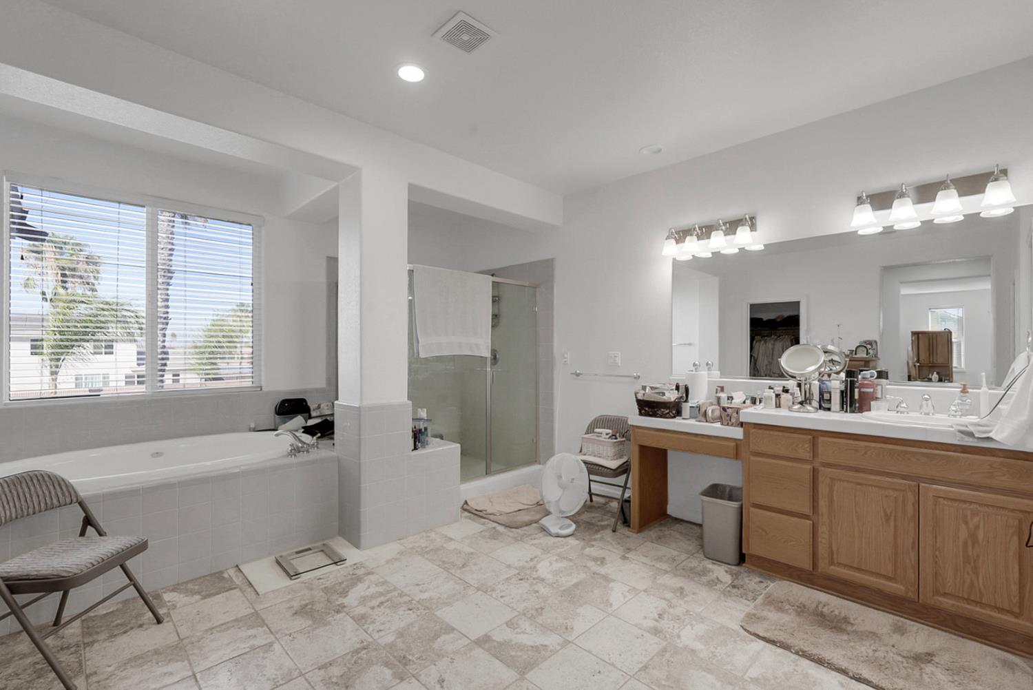 14005 Spyglass Cir, Chowchilla, CA 93610