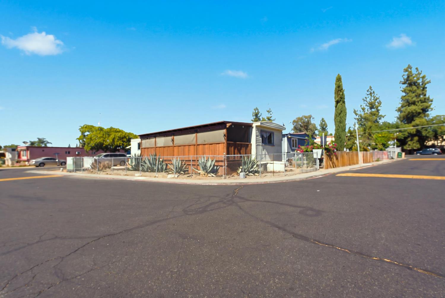 3054 N Mosswood Dr, Fresno, CA 93722