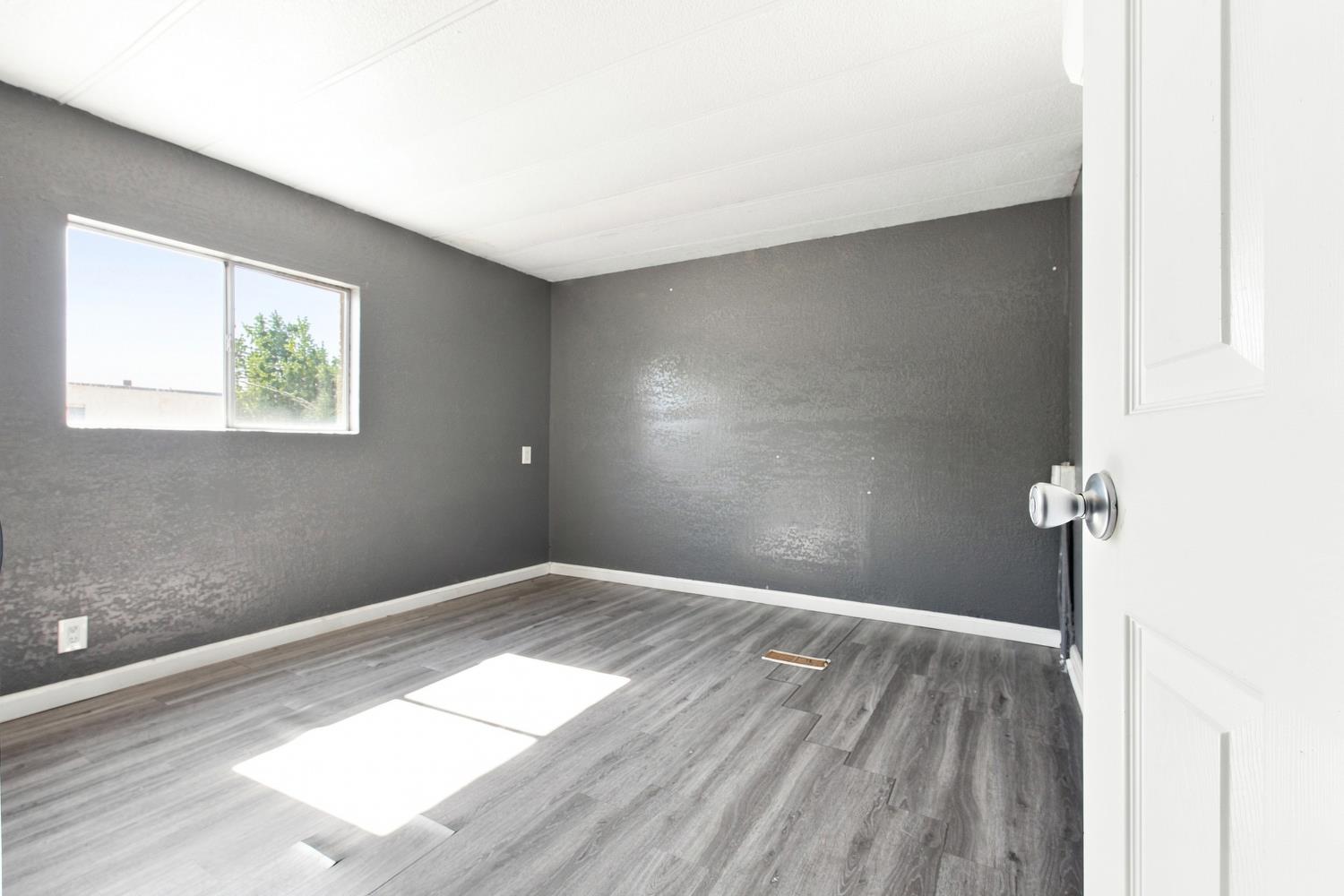 3054 N Mosswood Dr, Fresno, CA 93722