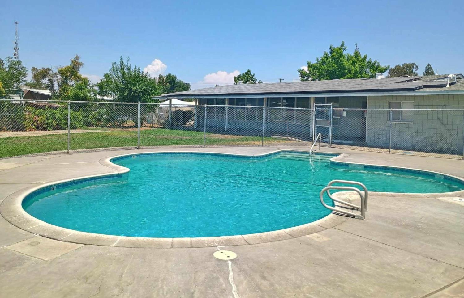 3054 N Mosswood Dr, Fresno, CA 93722