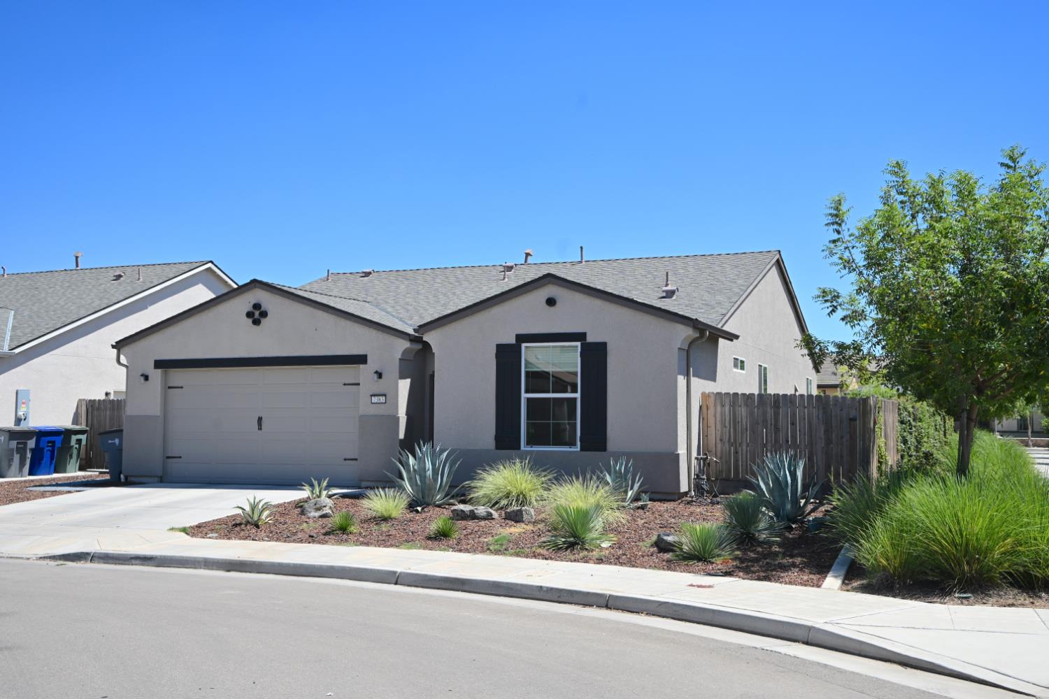 7383 E Homan Ave, Fresno, CA 93737