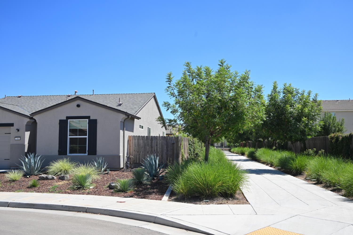 7383 E Homan Ave, Fresno, CA 93737