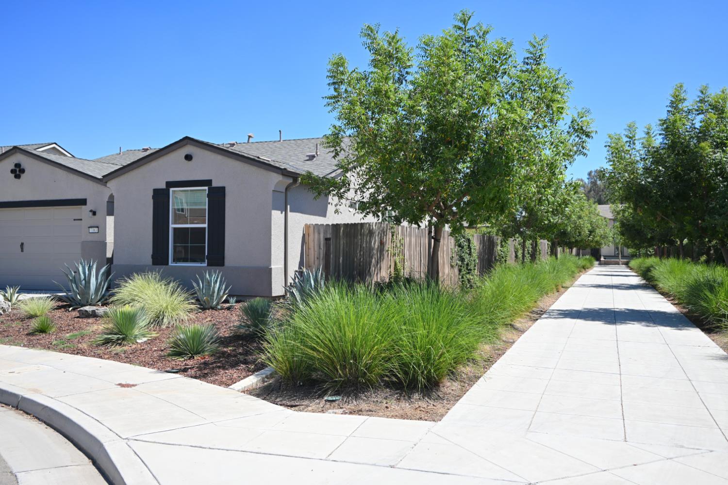 7383 E Homan Ave, Fresno, CA 93737
