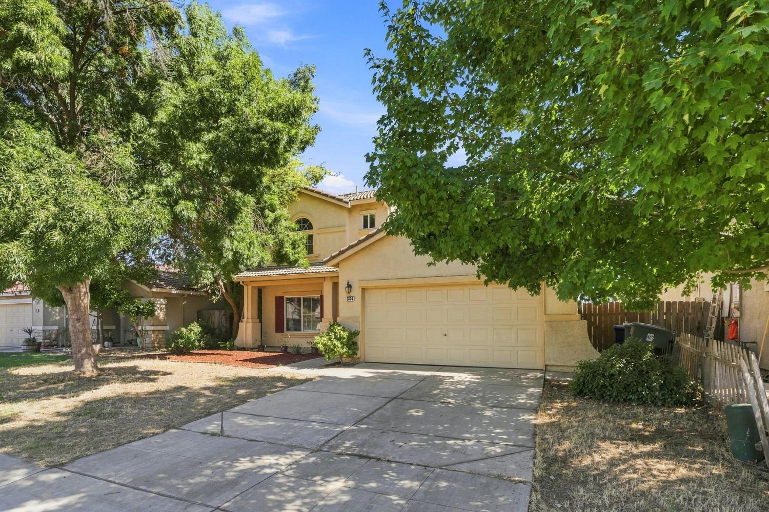 2834 Cherry Tree Ln, Madera, CA 93637