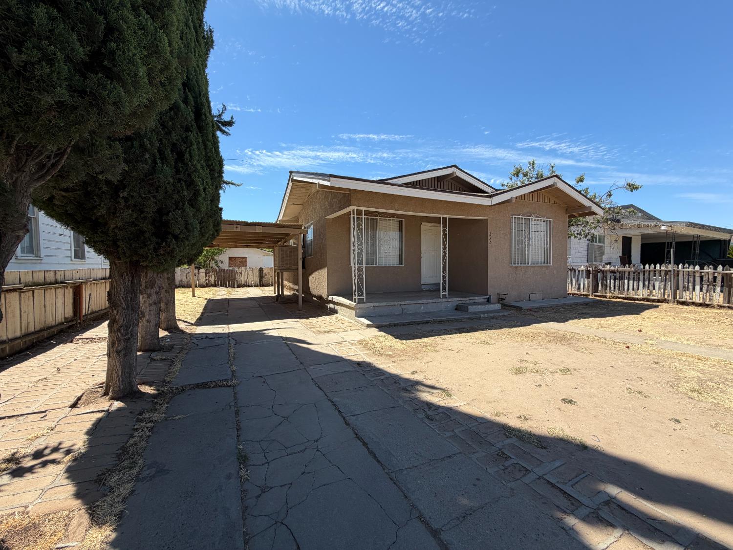 232 Hull Ave, Madera, CA 93638