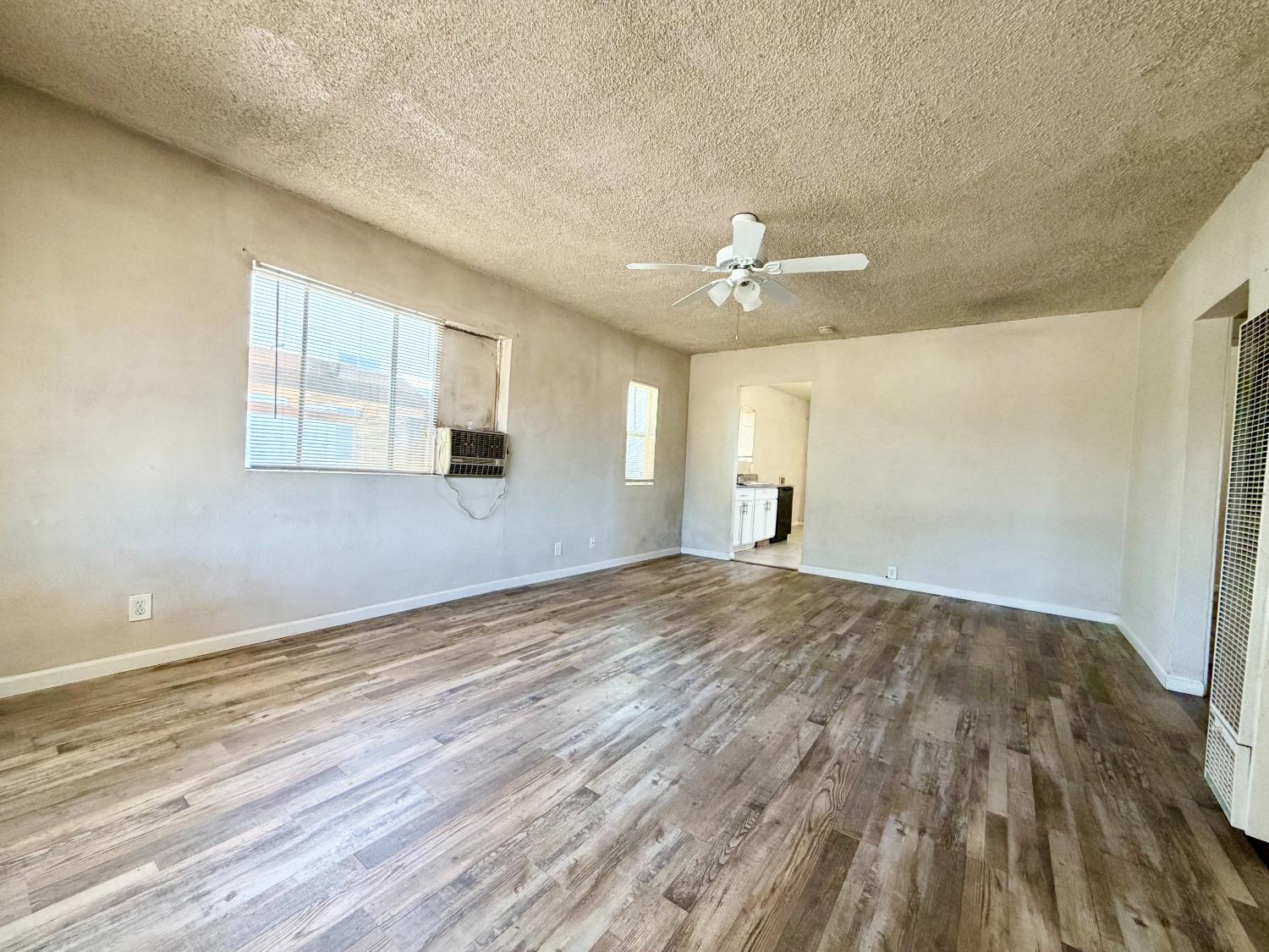 232 Hull Ave, Madera, CA 93638