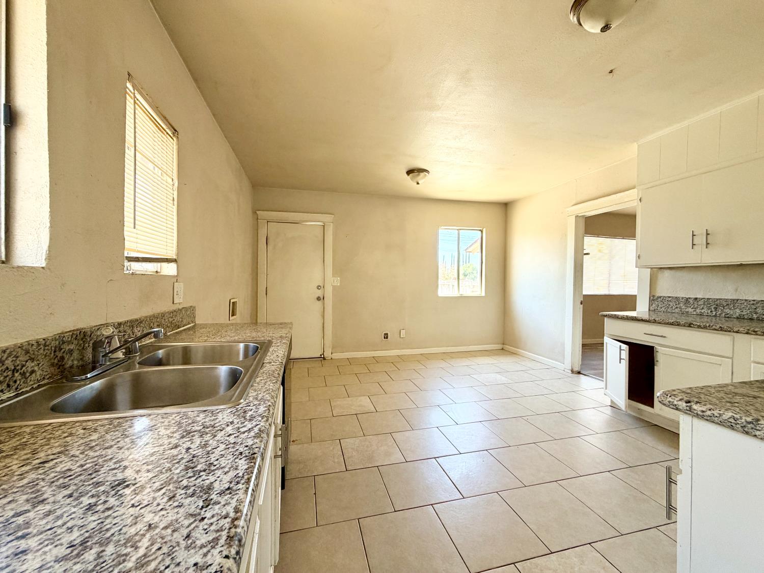 232 Hull Ave, Madera, CA 93638
