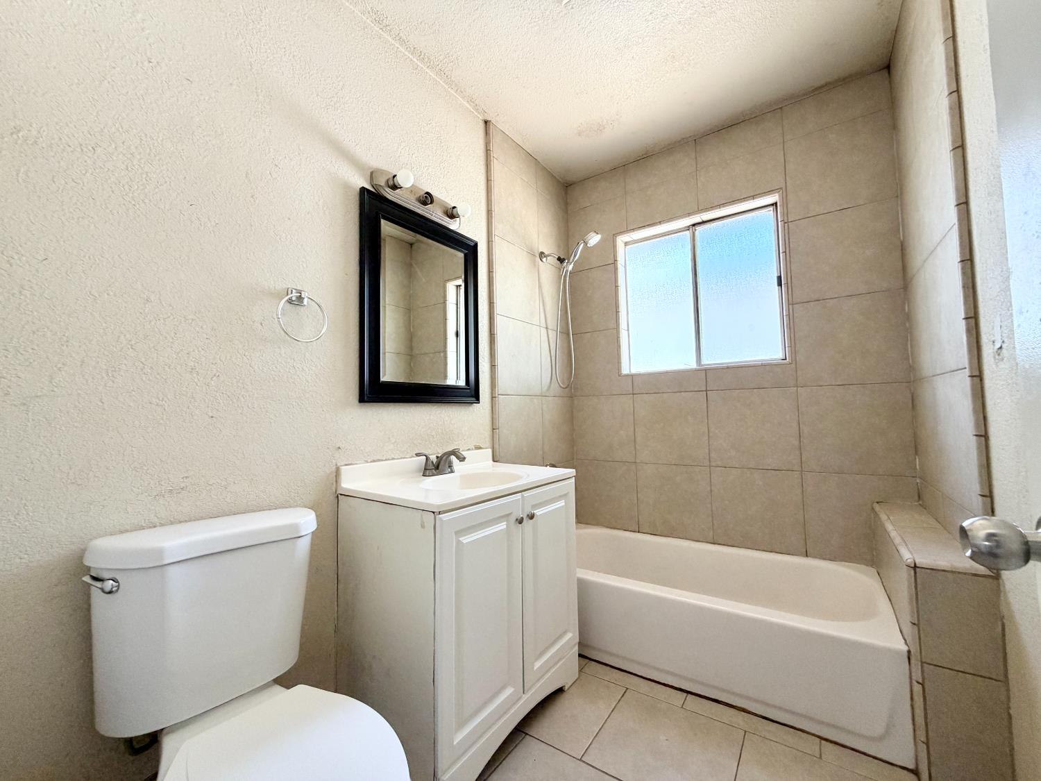 232 Hull Ave, Madera, CA 93638