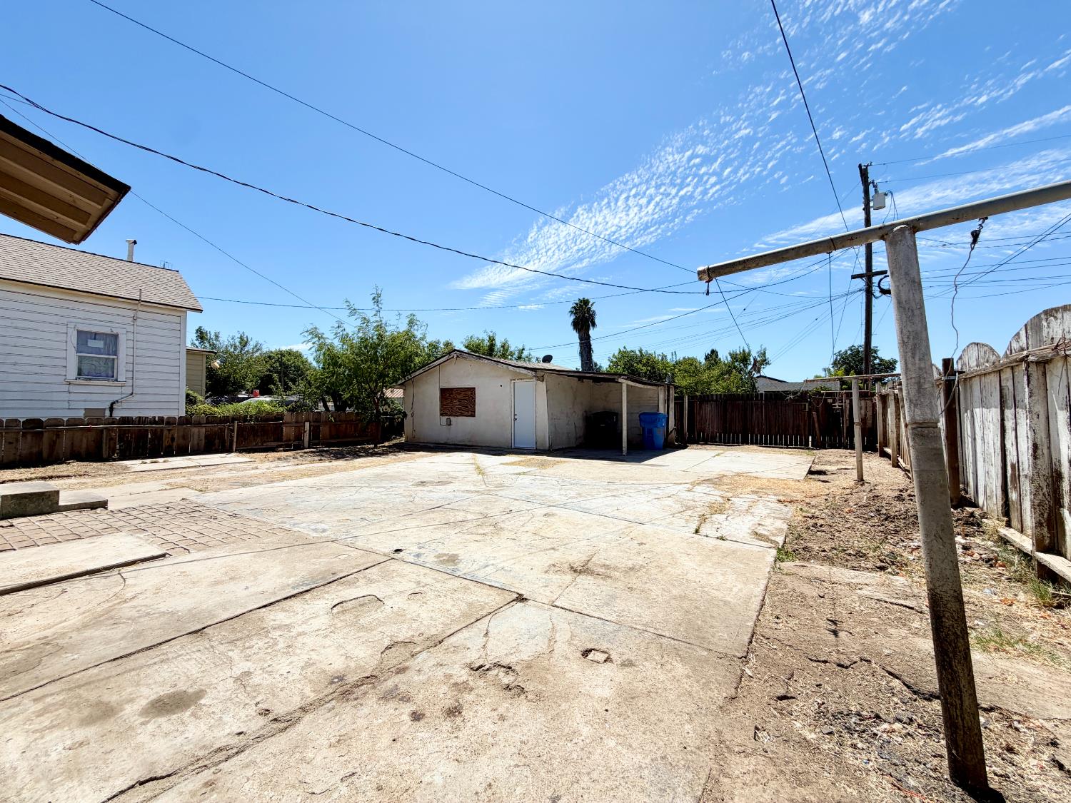 232 Hull Ave, Madera, CA 93638