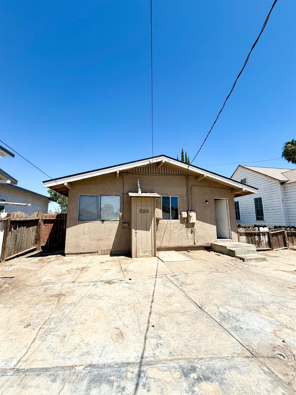 232 Hull Ave, Madera, CA 93638