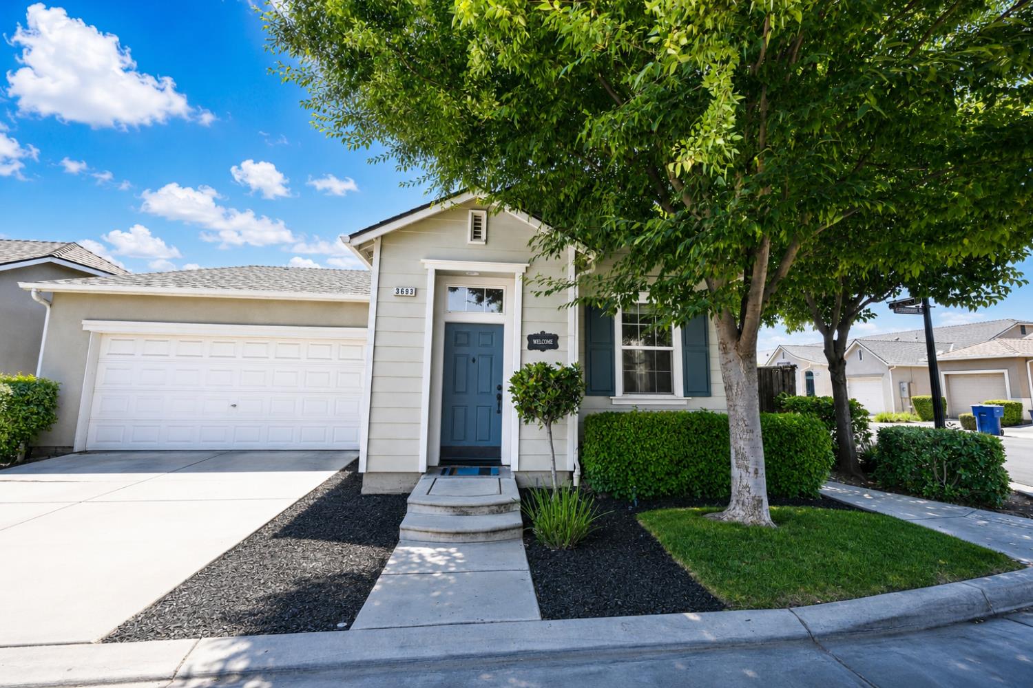 3693 W Persimmon Ln, Fresno, CA 93711