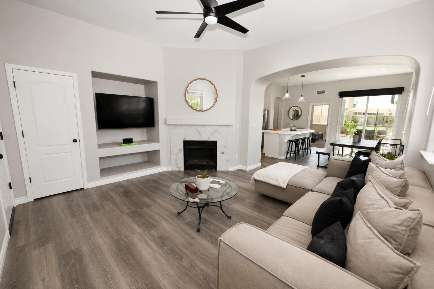 3693 W Persimmon Ln, Fresno, CA 93711
