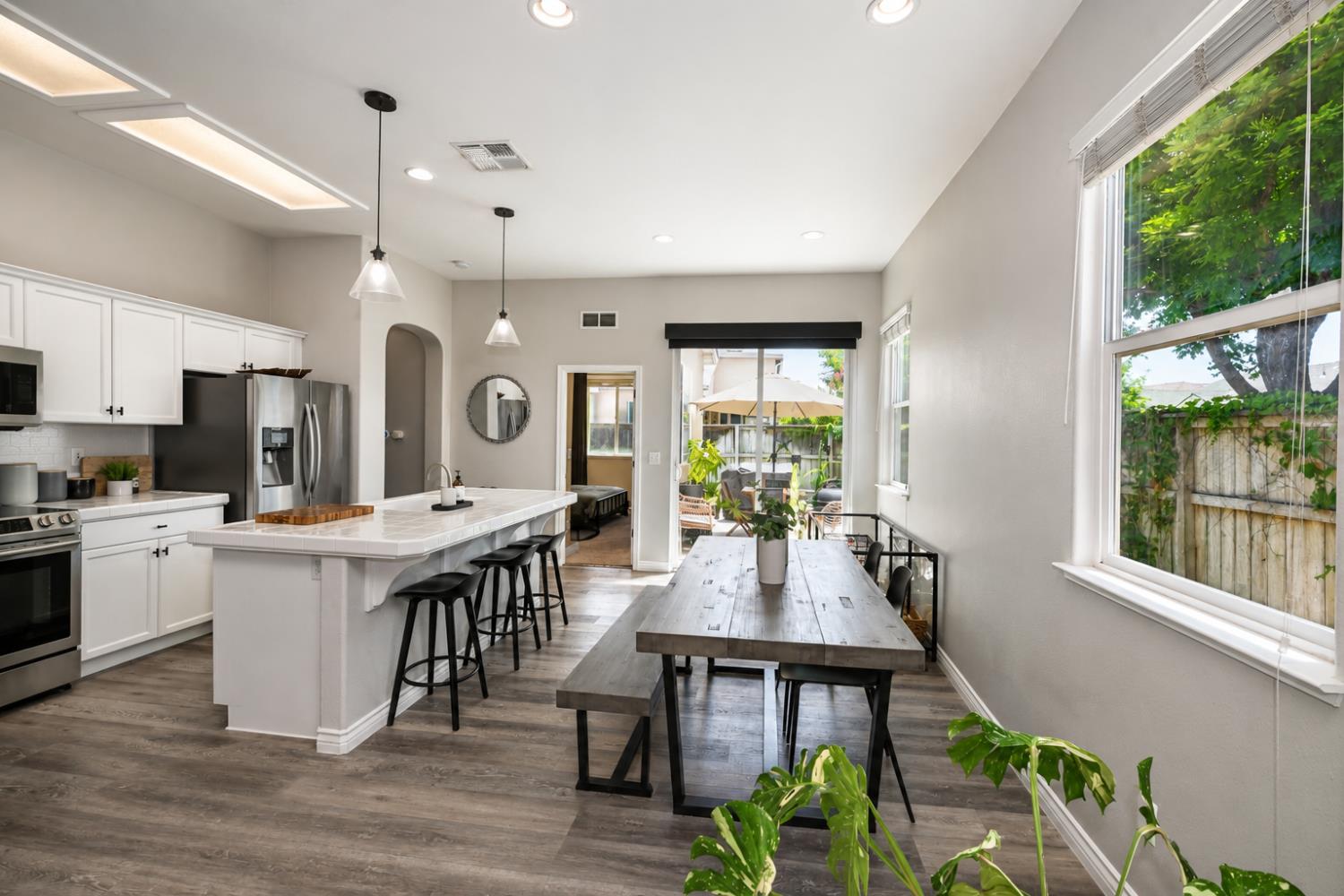 3693 W Persimmon Ln, Fresno, CA 93711