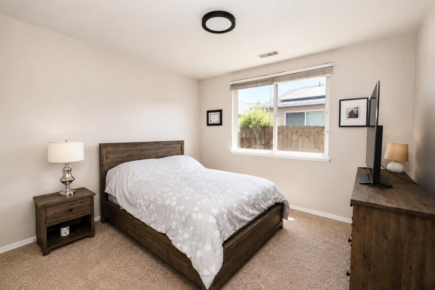 3693 W Persimmon Ln, Fresno, CA 93711