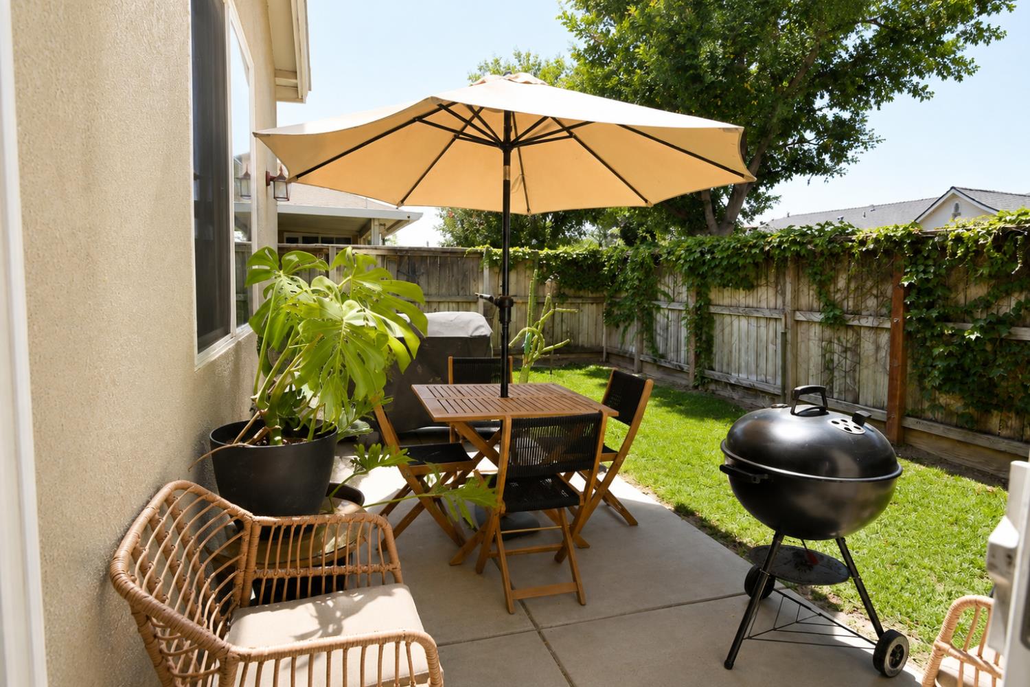 3693 W Persimmon Ln, Fresno, CA 93711