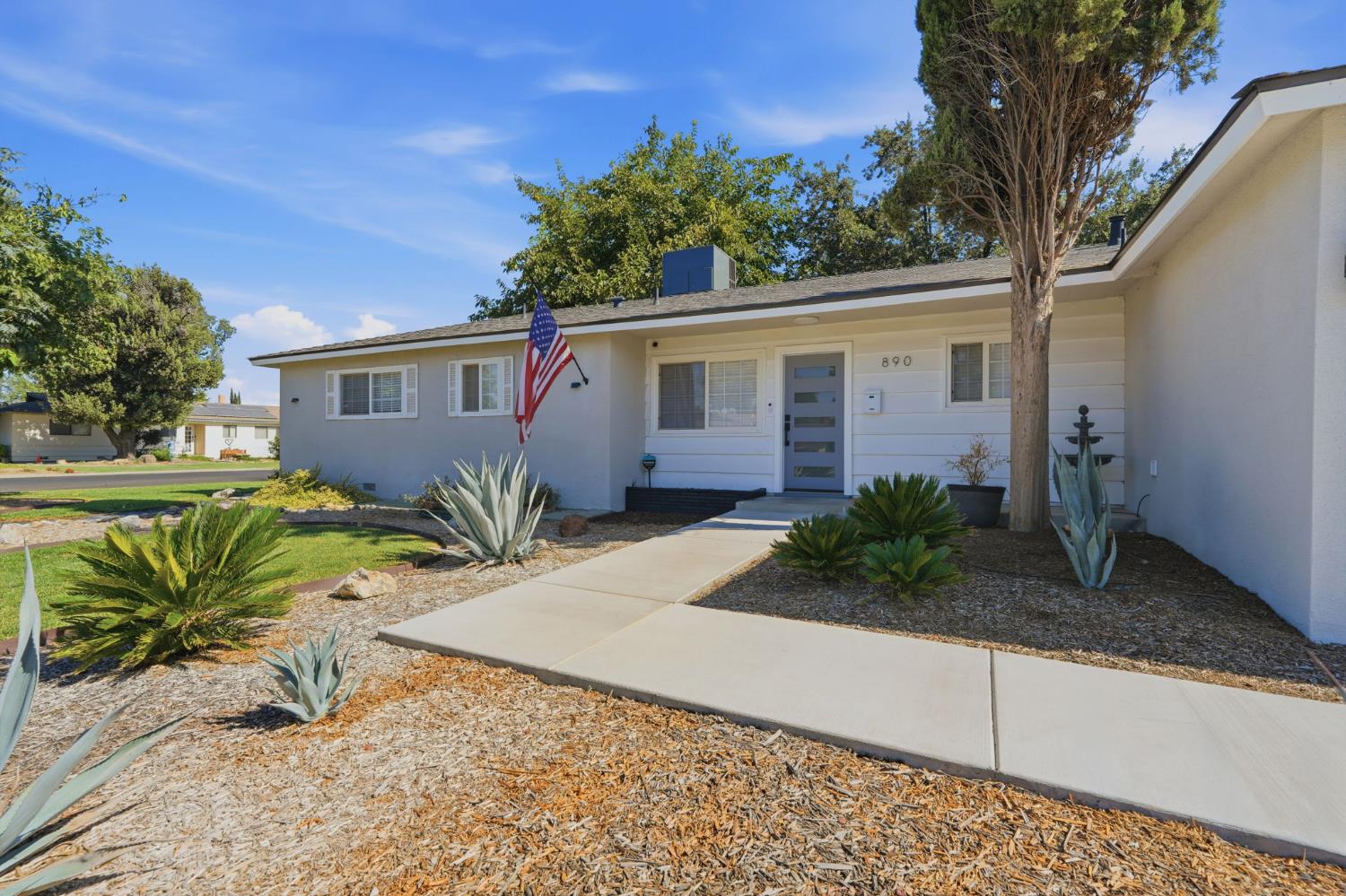 890 Laurel Ln, Lemoore, CA 93245