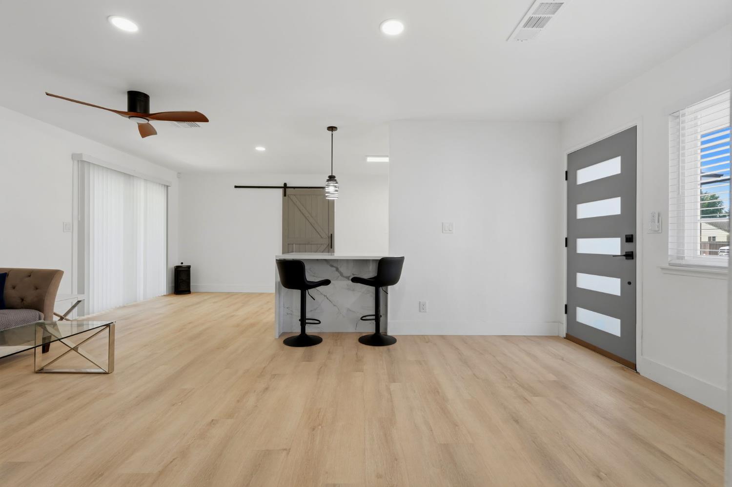 890 Laurel Ln, Lemoore, CA 93245
