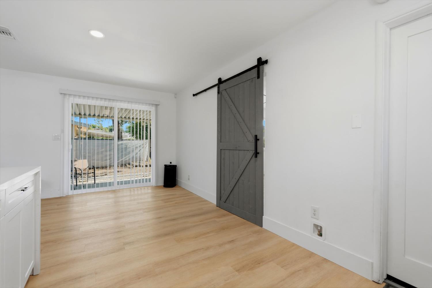890 Laurel Ln, Lemoore, CA 93245