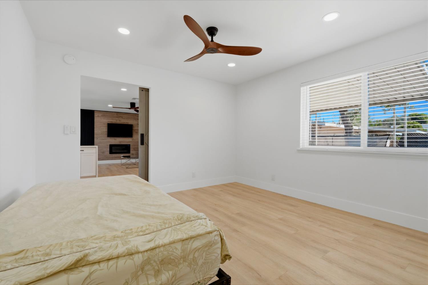 890 Laurel Ln, Lemoore, CA 93245