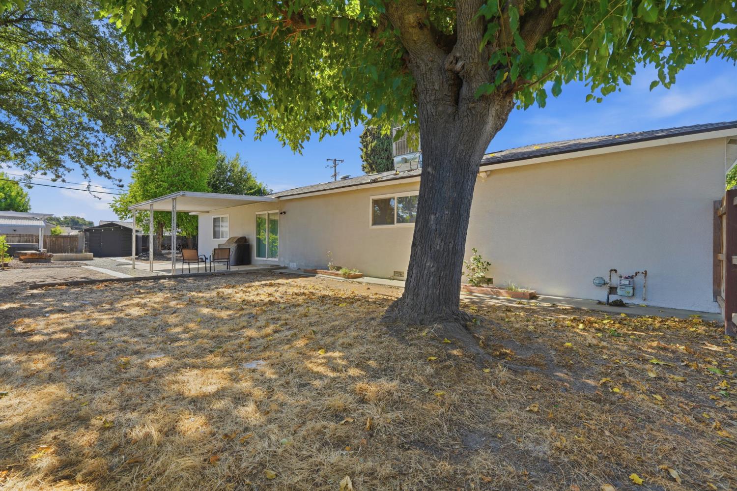 890 Laurel Ln, Lemoore, CA 93245