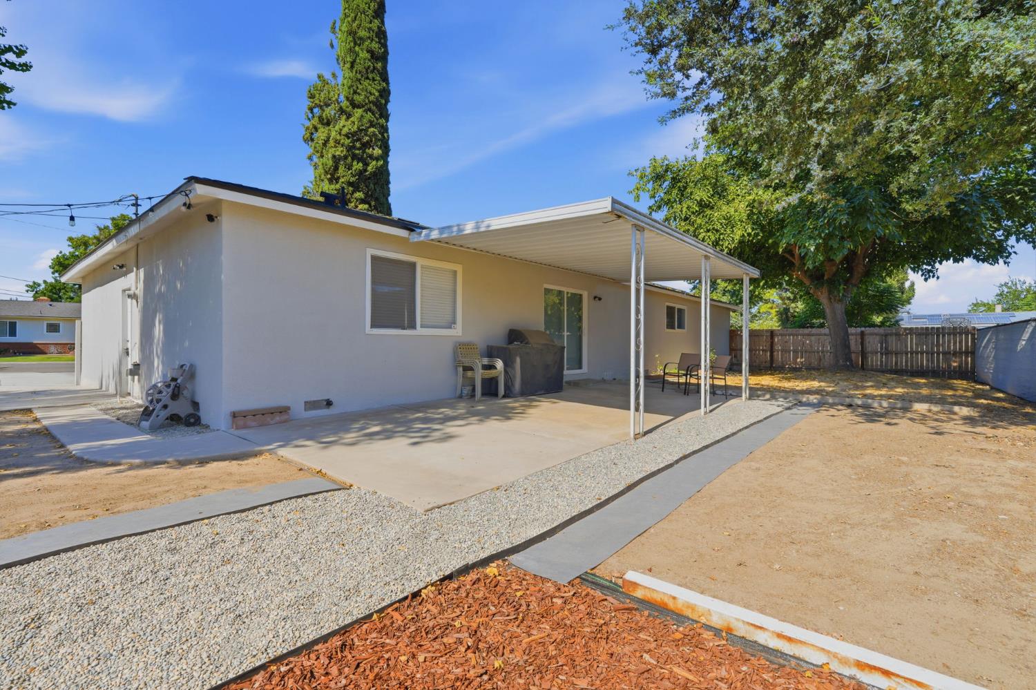 890 Laurel Ln, Lemoore, CA 93245