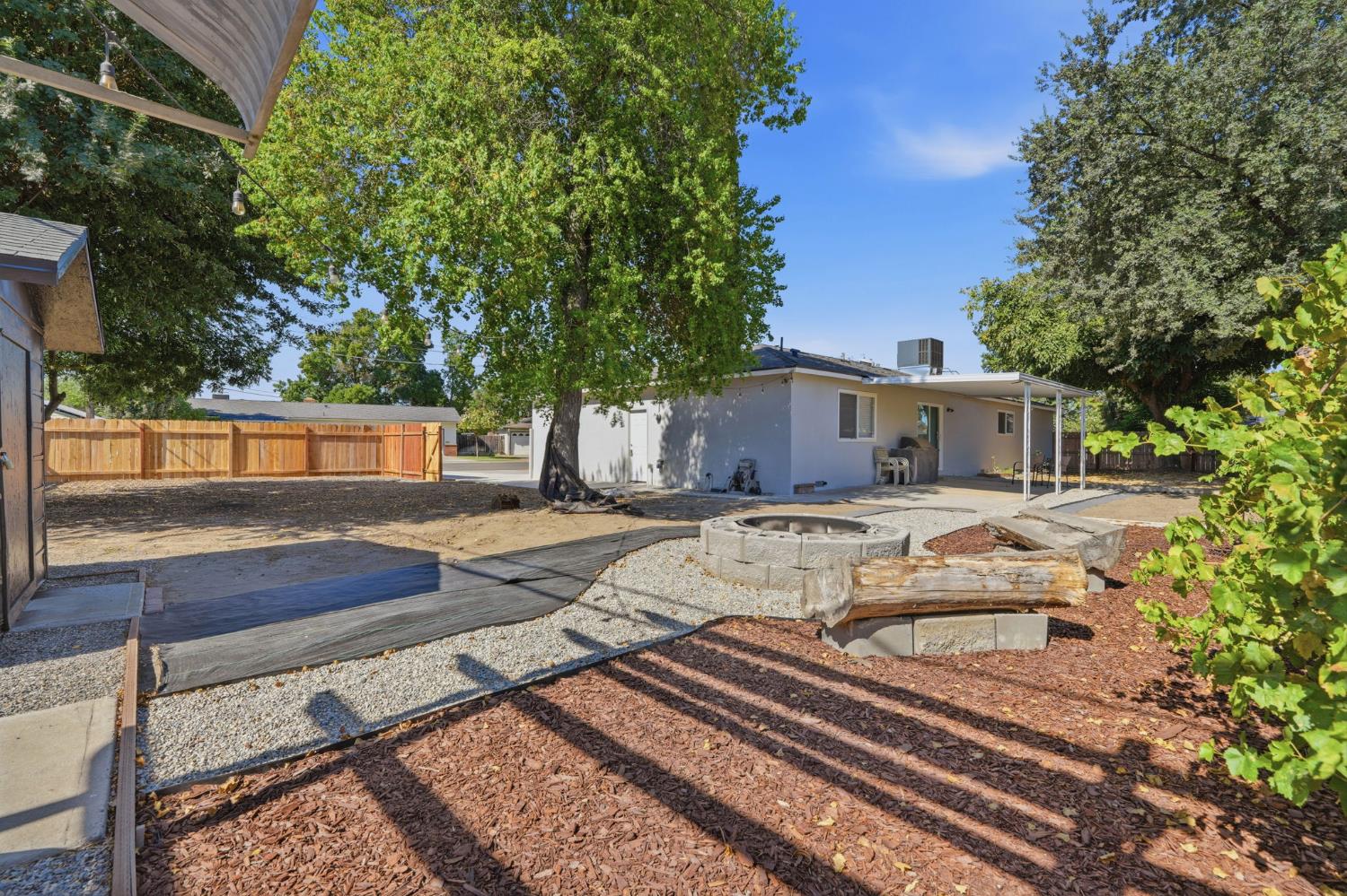 890 Laurel Ln, Lemoore, CA 93245