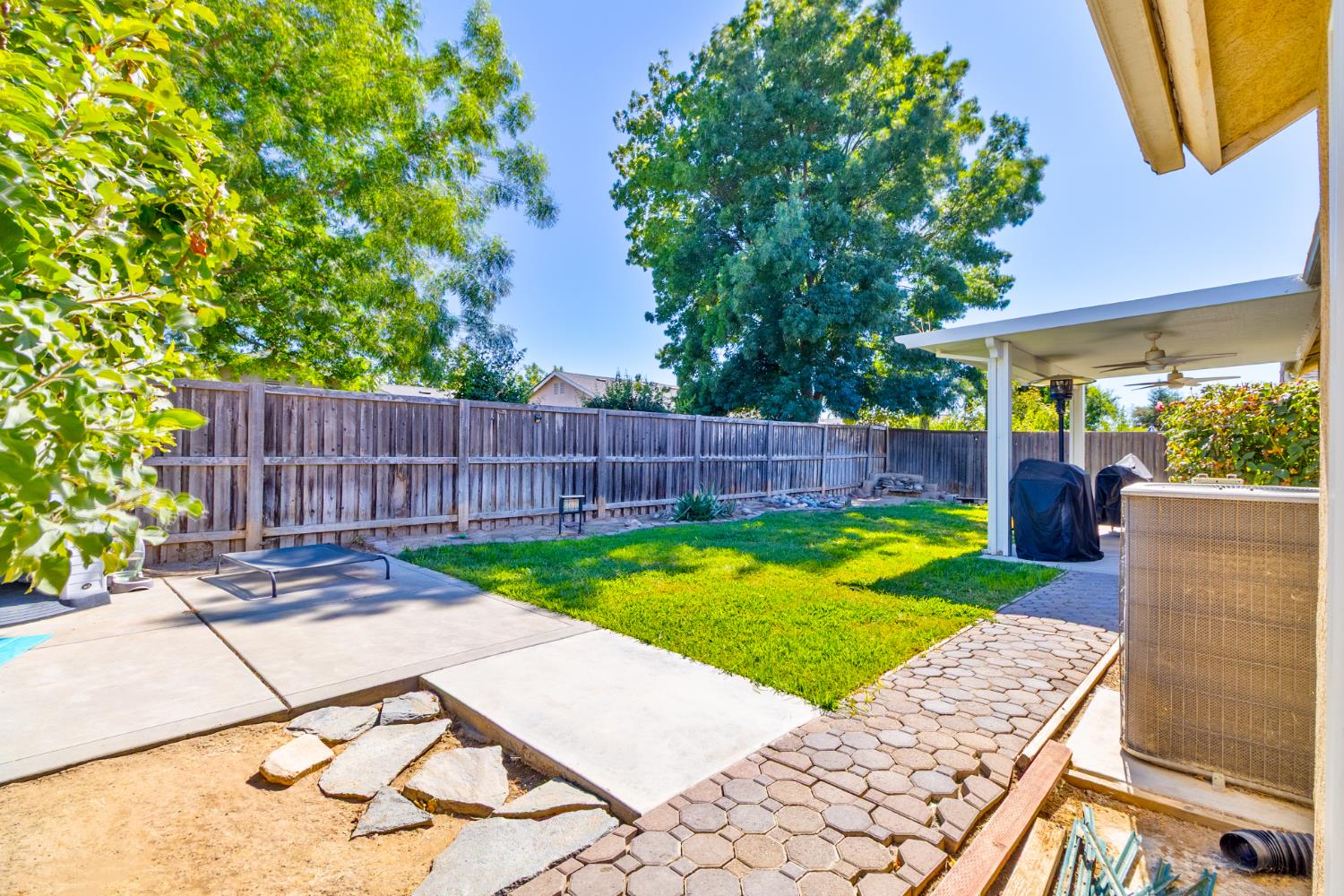 5157 W Hunter Ave, Fresno, CA 93722