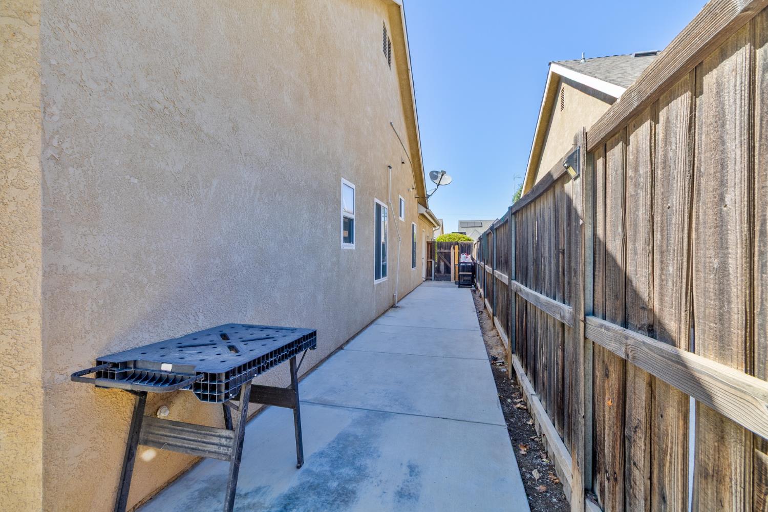 5157 W Hunter Ave, Fresno, CA 93722