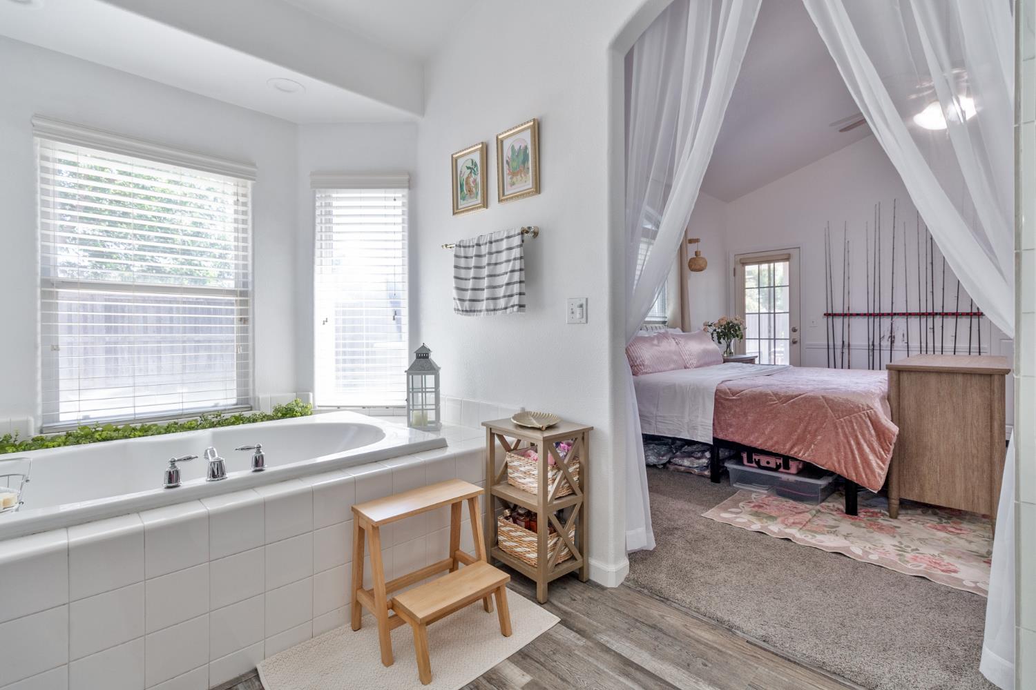 5157 W Hunter Ave, Fresno, CA 93722