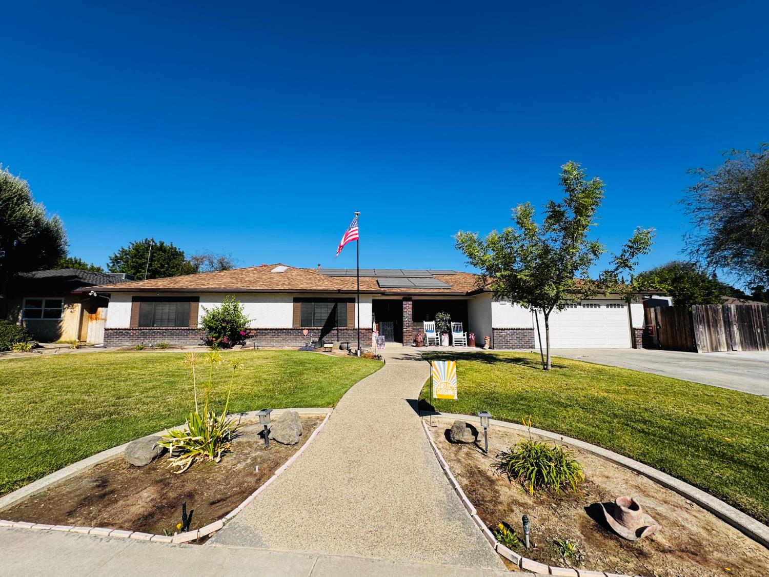 2560 Chestnut St, Hanford, CA 93230