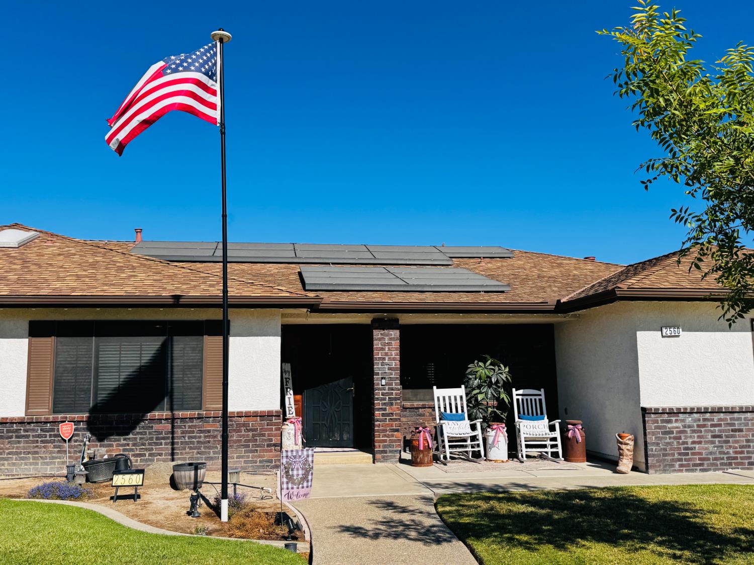 2560 Chestnut St, Hanford, CA 93230