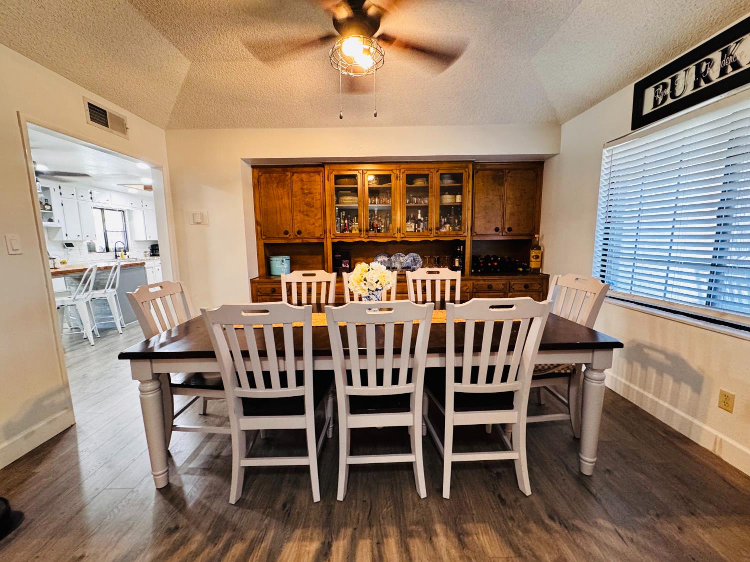 2560 Chestnut St, Hanford, CA 93230