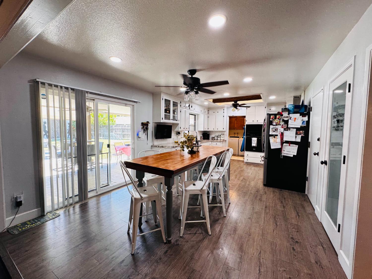 2560 Chestnut St, Hanford, CA 93230