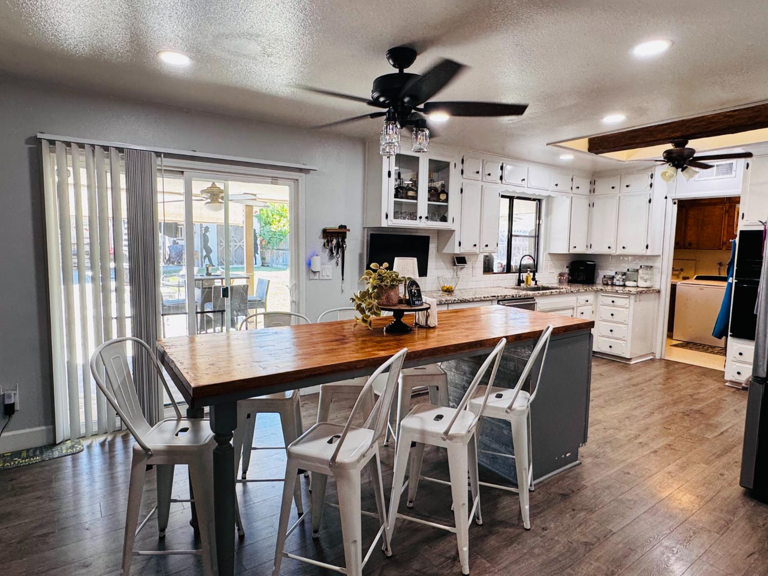 2560 Chestnut St, Hanford, CA 93230