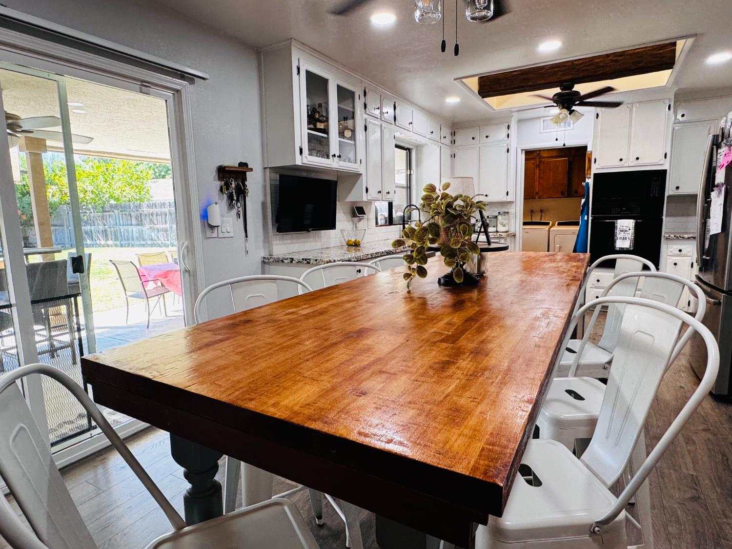 2560 Chestnut St, Hanford, CA 93230