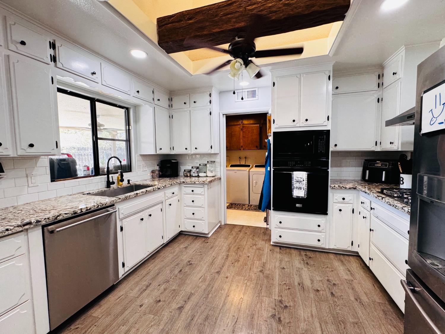 2560 Chestnut St, Hanford, CA 93230