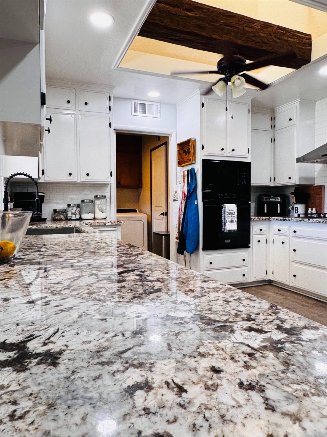2560 Chestnut St, Hanford, CA 93230