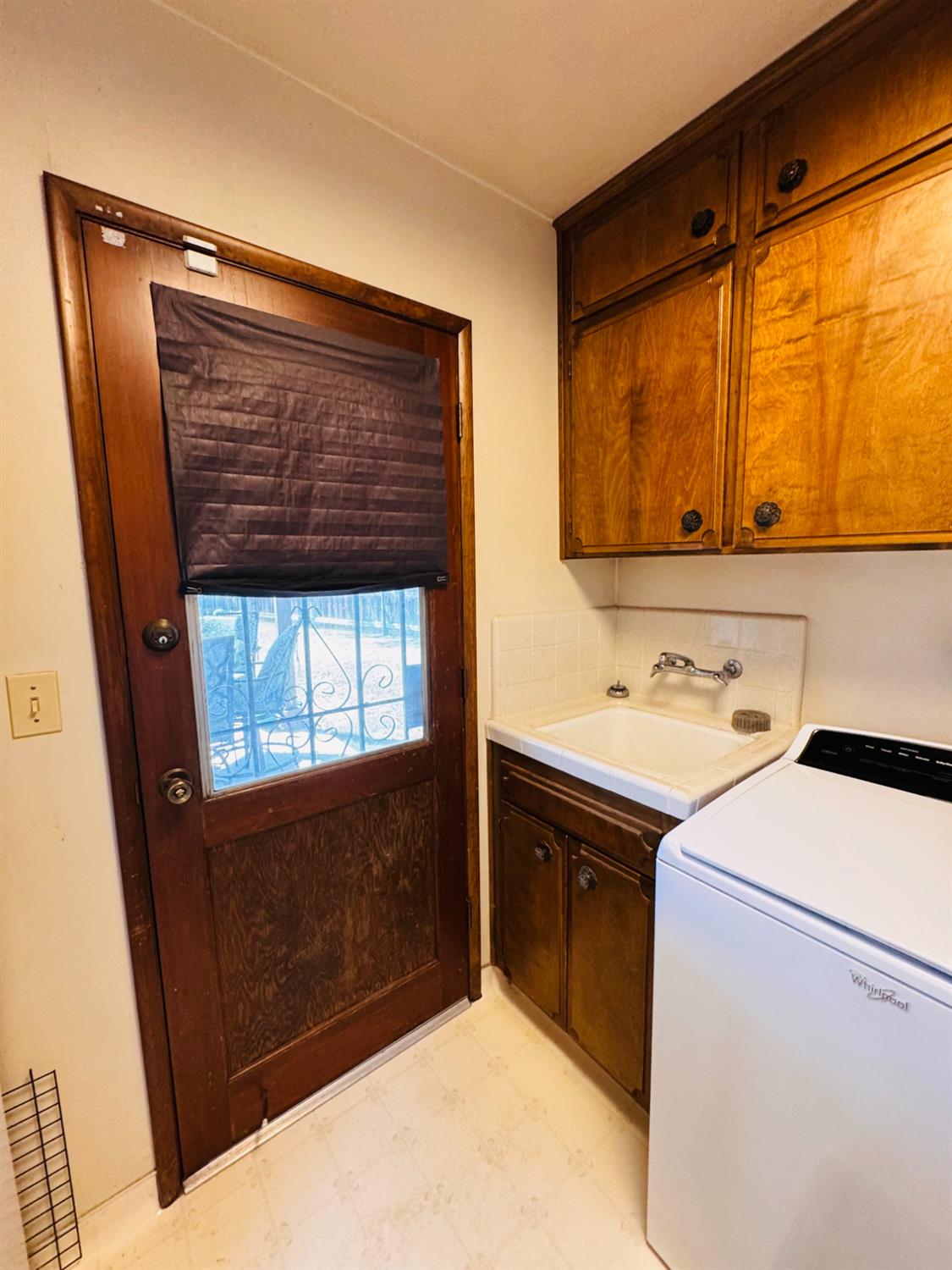 2560 Chestnut St, Hanford, CA 93230