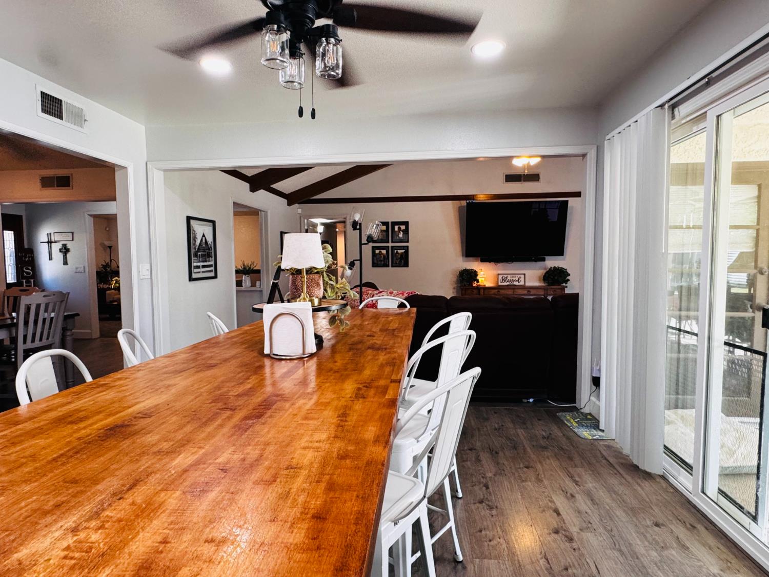 2560 Chestnut St, Hanford, CA 93230