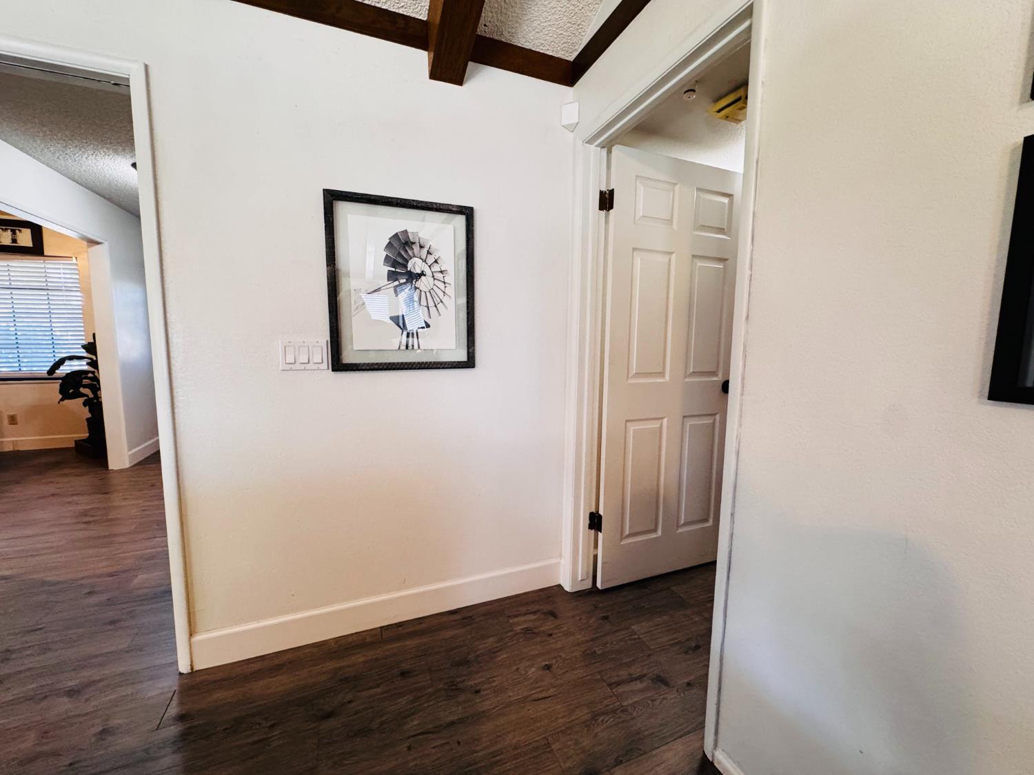 2560 Chestnut St, Hanford, CA 93230